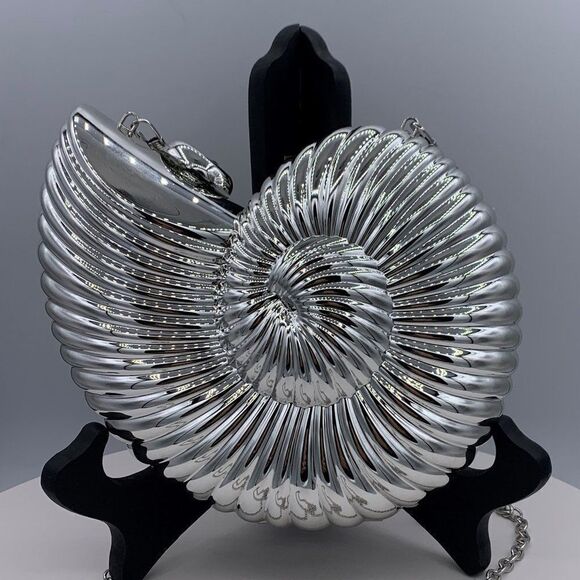 New, no tags, mirror finish silver colour hard clam shell, clutch, purse - Picture 1 of 15